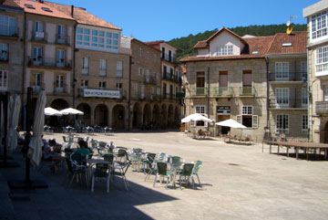 The main plaza in Ribadavia