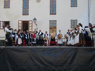 Pipers and dancers